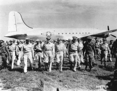 マッカーサー日本に乗り込む